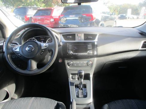 Used 2016 Nissan Sentra SV image 9