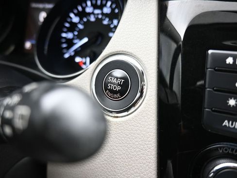 Used 2022 Nissan Rogue Sport SV w/ Technology Package image 21