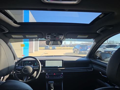 Used 2025 Hyundai Santa Cruz Limited image 13