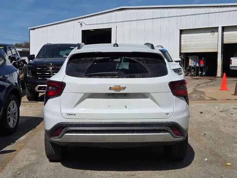 Used 2025 Chevrolet Trax LT FWD image 6