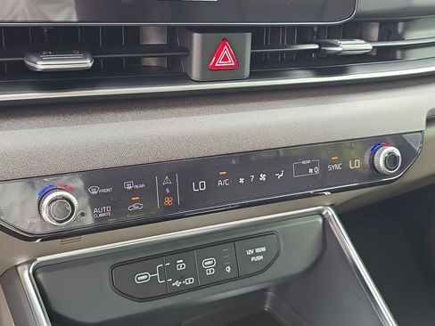 New 2026 Kia Carnival EX FWD image 25