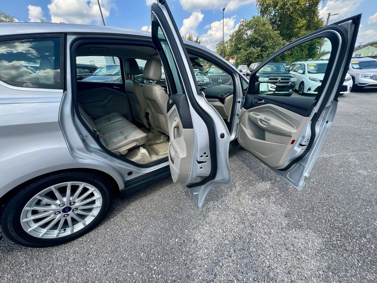 Used 2015 Ford C-MAX Energi SEL w/ Equipment Group 302A FWD image 11