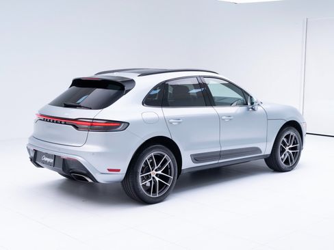 Certified 2025 Porsche Macan AWD/4WD image 9