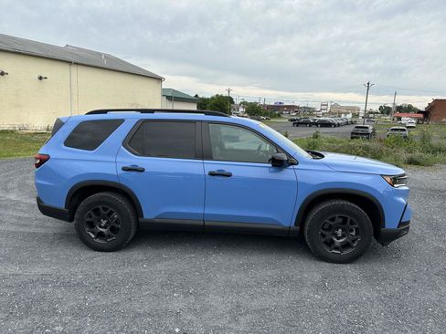 Used 2023 Honda Pilot TrailSport image 9
