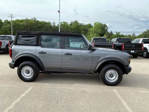 Used 2025 Ford Bronco 4-Door AWD/4WD image 2