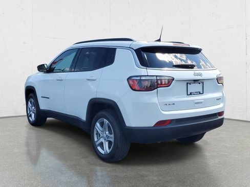 Used 2024 Jeep Compass Latitude AWD/4WD image 5