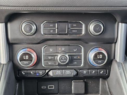 Used 2021 GMC Yukon SLT image 28