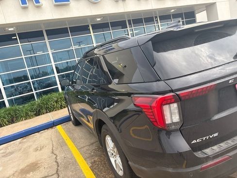 Used 2026 Ford Explorer Active RWD image 9