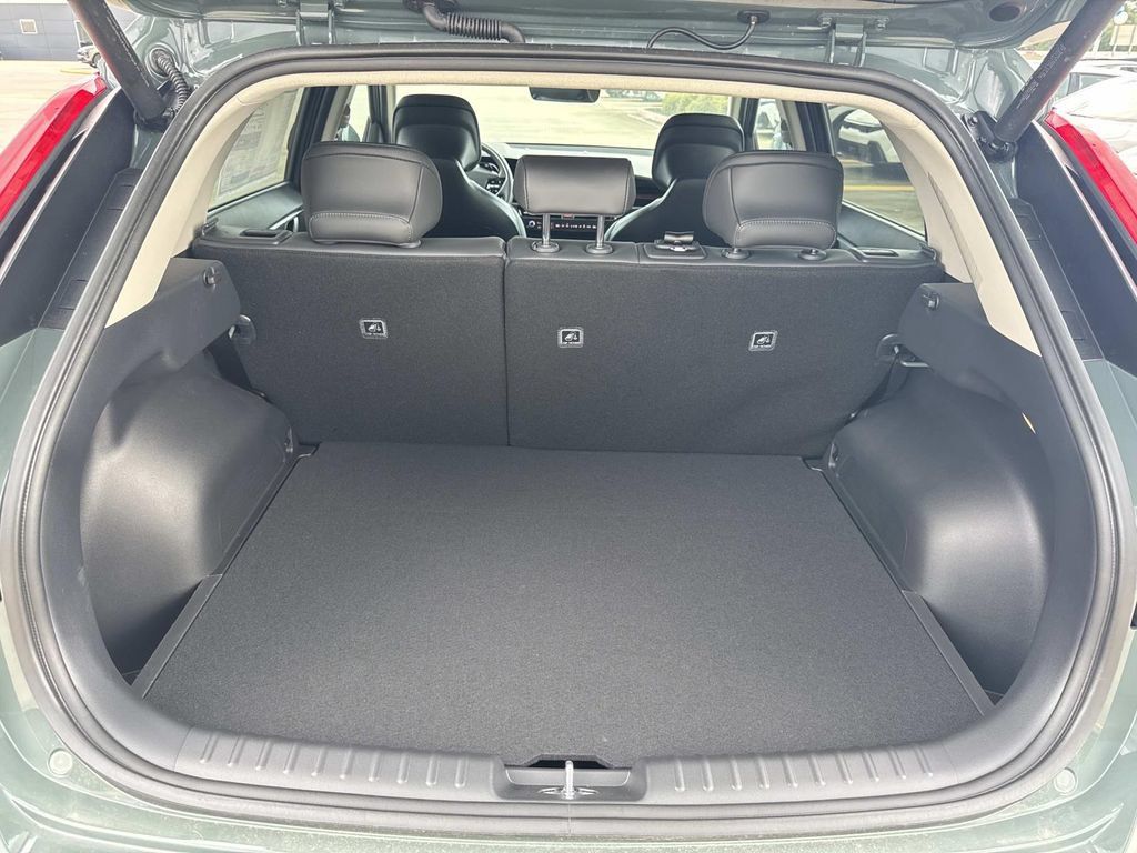 New 2026 Kia Niro Wind FWD image 10