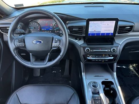 Used 2020 Ford Explorer XLT w/ Equipment Group 202A AWD/4WD image 12