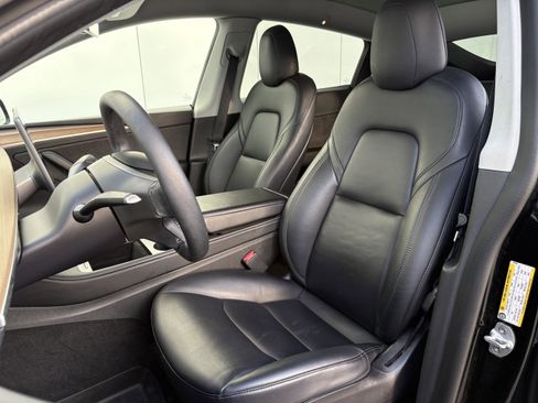 Used 2023 Tesla Model Y Performance image 12