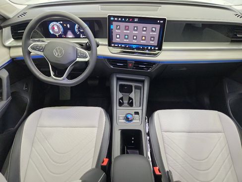 New 2025 Volkswagen Tiguan SE image 7