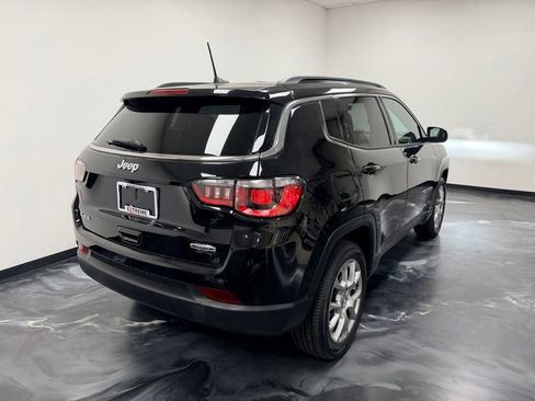 Used 2022 Jeep Compass Latitude AWD/4WD image 5