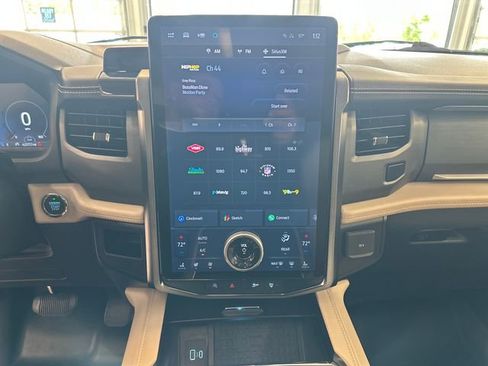 Used 2024 Ford Expedition Max Platinum AWD/4WD image 3