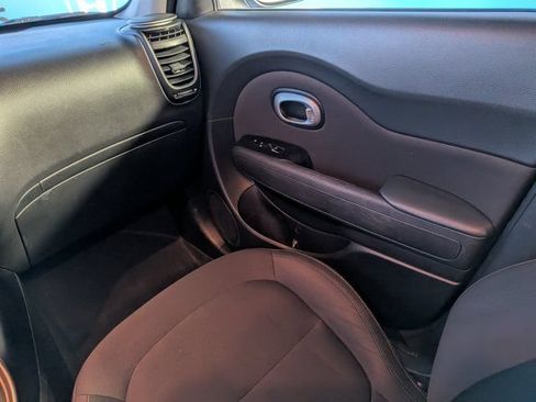 Used 2019 Kia Soul FWD image 18