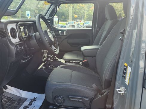 Used 2024 Jeep Wrangler Sport S image 10