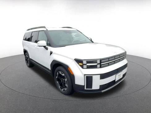 Used 2025 Hyundai Santa Fe SEL image 3