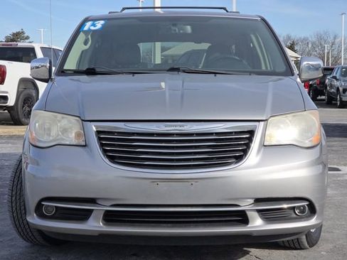 Used 2013 Chrysler Town & Country Touring-L w/ Driver Convenience Group image 16