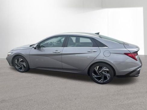 Used 2024 Hyundai Elantra Limited image 10