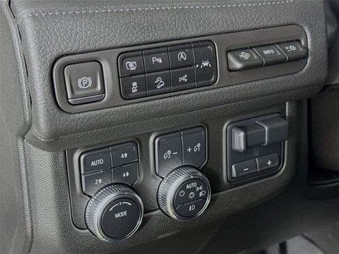 Used 2024 GMC Yukon Denali w/ Advanced Technology Package AWD/4WD image 12