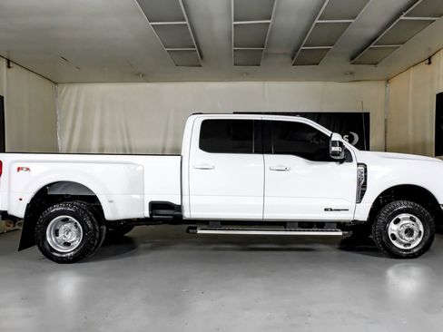 Used 2024 Ford F350 Lariat w/ FX4 Off-Road Package image 5