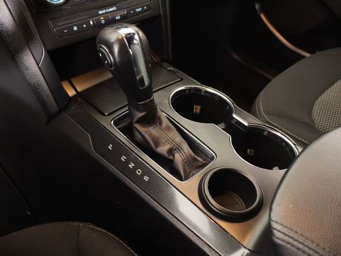 Used 2019 Ford Explorer XLT FWD image 7