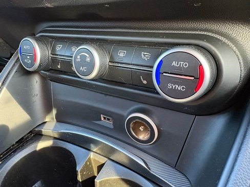 Used 2018 Alfa Romeo Stelvio Ti Sport image 38