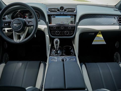 New 2025 Bentley Bentayga image 4