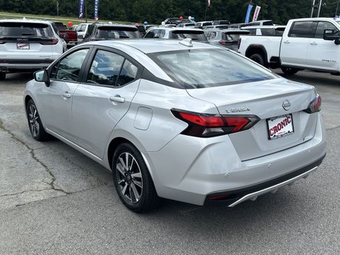 Used 2025 Nissan Versa SV FWD image 5