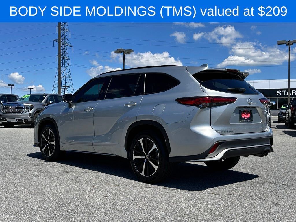 Used 2021 Toyota Highlander XSE AWD/4WD image 8