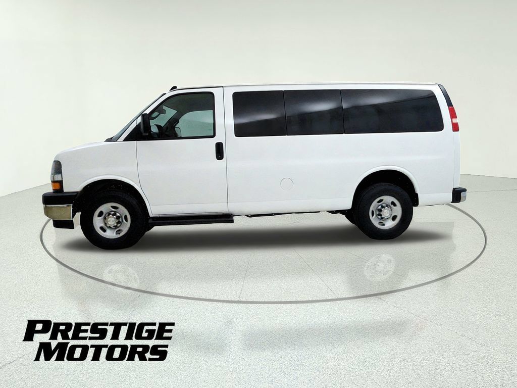 Used 2018 Chevrolet Express 3500 LT w/ LT Preferred Equipment Group RWD image 4