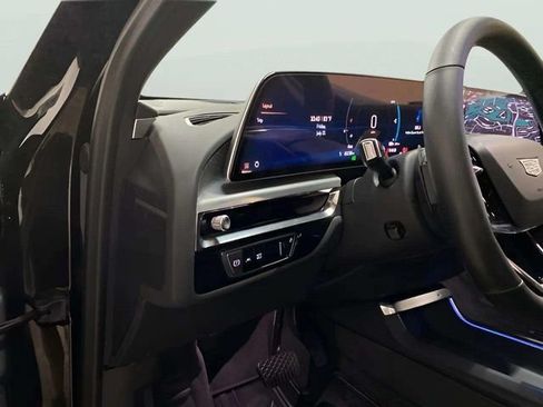Used 2025 Cadillac Lyriq Luxury RWD image 30