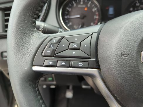 Used 2017 Nissan Rogue SV AWD/4WD image 11