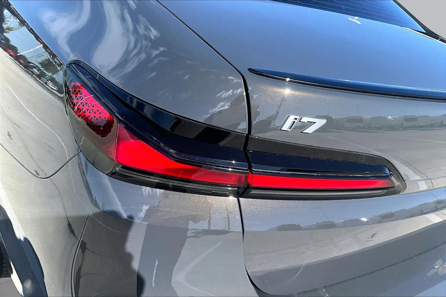 Used 2023 BMW i7 xDrive60 AWD/4WD image 27