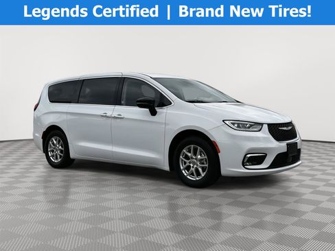 Used 2024 Chrysler Pacifica Touring-L FWD image 1