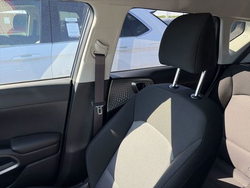 Used 2025 Kia Soul LX w/ LX Technology Package FWD image 22
