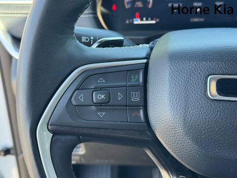 Used 2022 Jeep Grand Cherokee Altitude AWD/4WD image 18