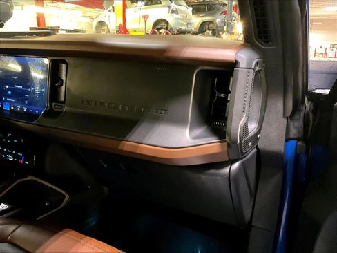 Used 2024 Ford Bronco Outer Banks image 13