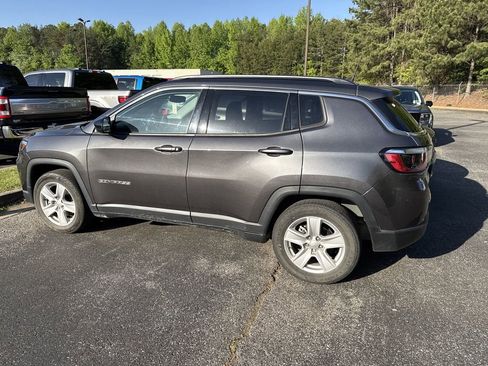 Used 2022 Jeep Compass Latitude w/ Sun and Sound Group FWD image 16