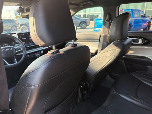 Used 2024 Jeep Compass Limited AWD/4WD image 16