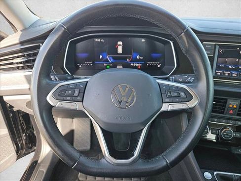 Used 2024 Volkswagen Jetta SE FWD image 13