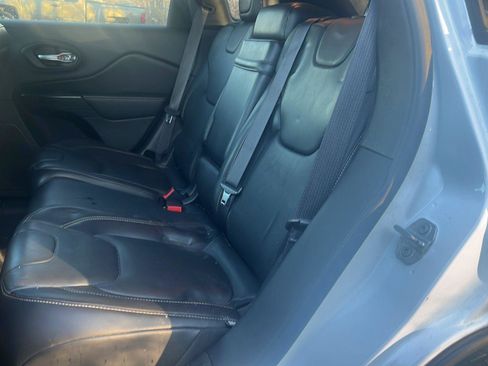 Used 2016 Jeep Cherokee Limited image 18