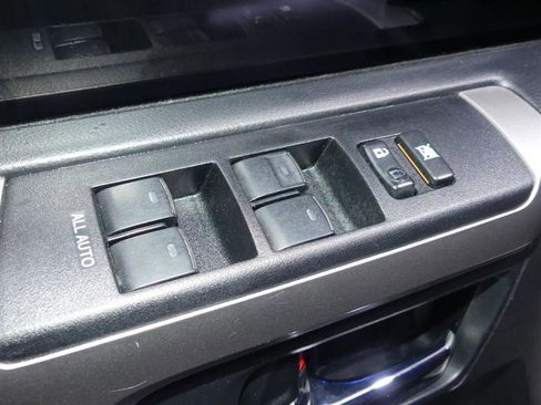 Used 2015 Toyota 4Runner Limited image 19