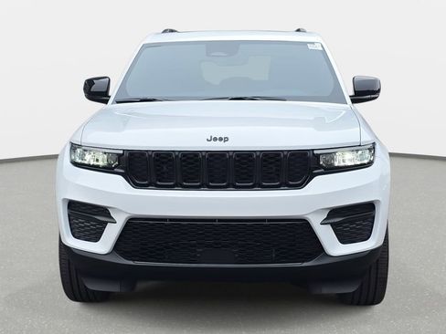 New 2025 Jeep Grand Cherokee Laredo image 2