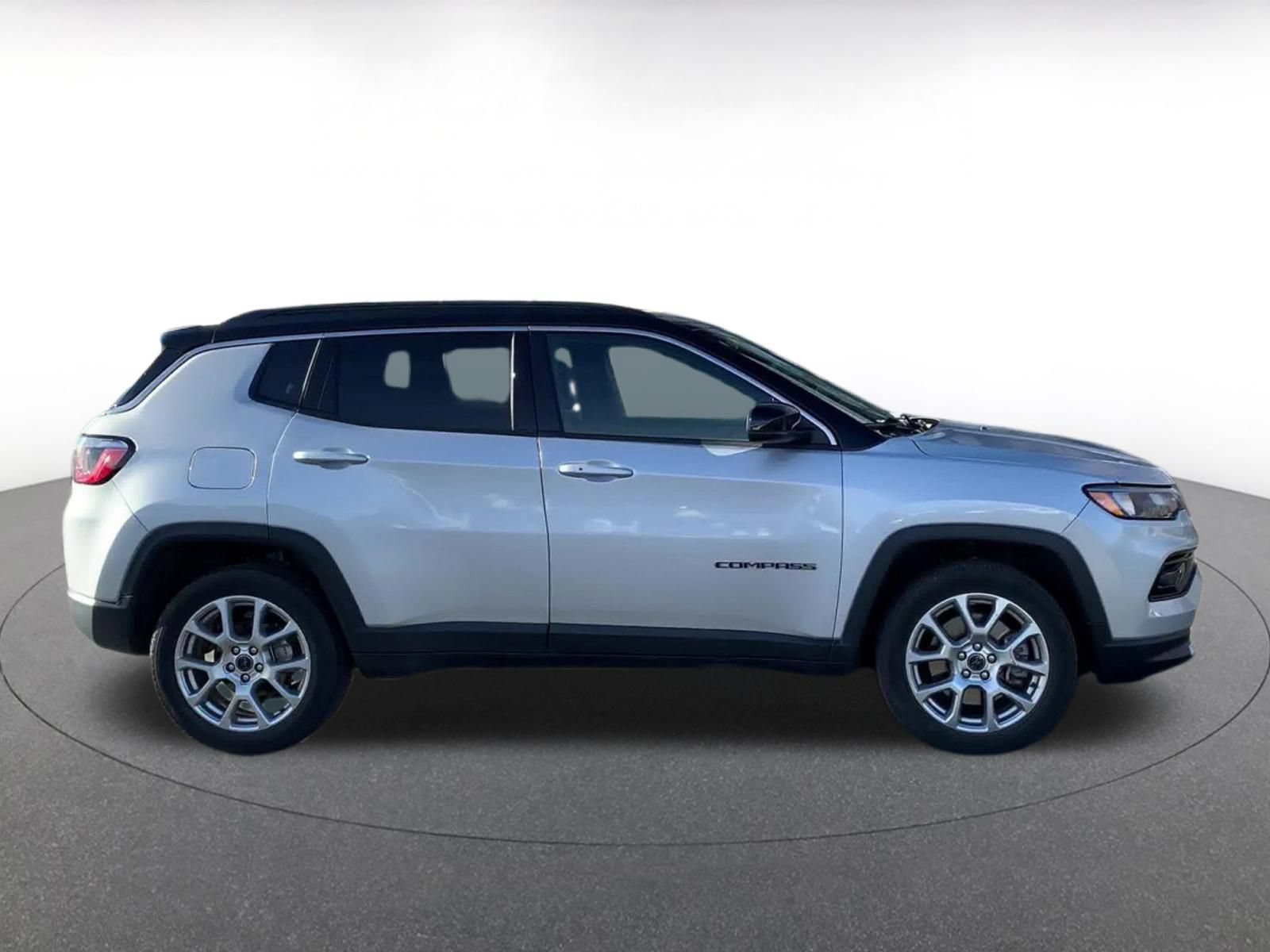 Used 2025 Jeep Compass Limited AWD/4WD image 15