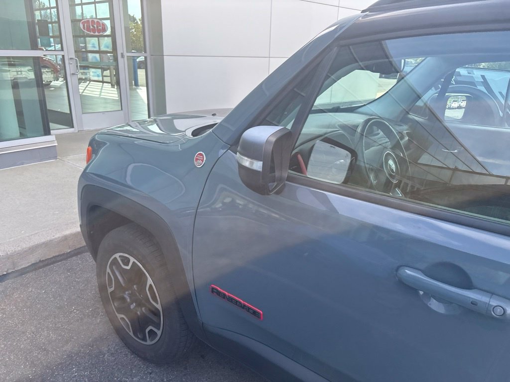 Used 2017 Jeep Renegade Trailhawk AWD/4WD image 6