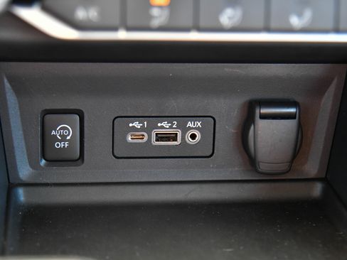Used 2024 Nissan Sentra SV FWD image 22