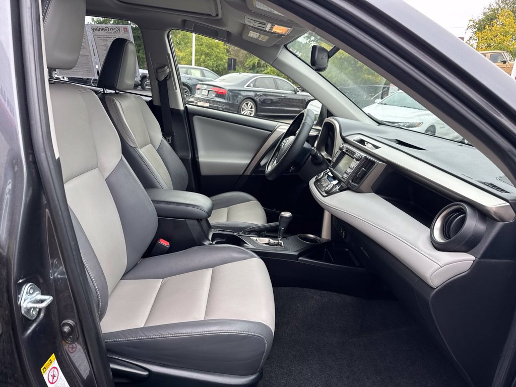 Used 2015 Toyota RAV4 Limited AWD/4WD image 34