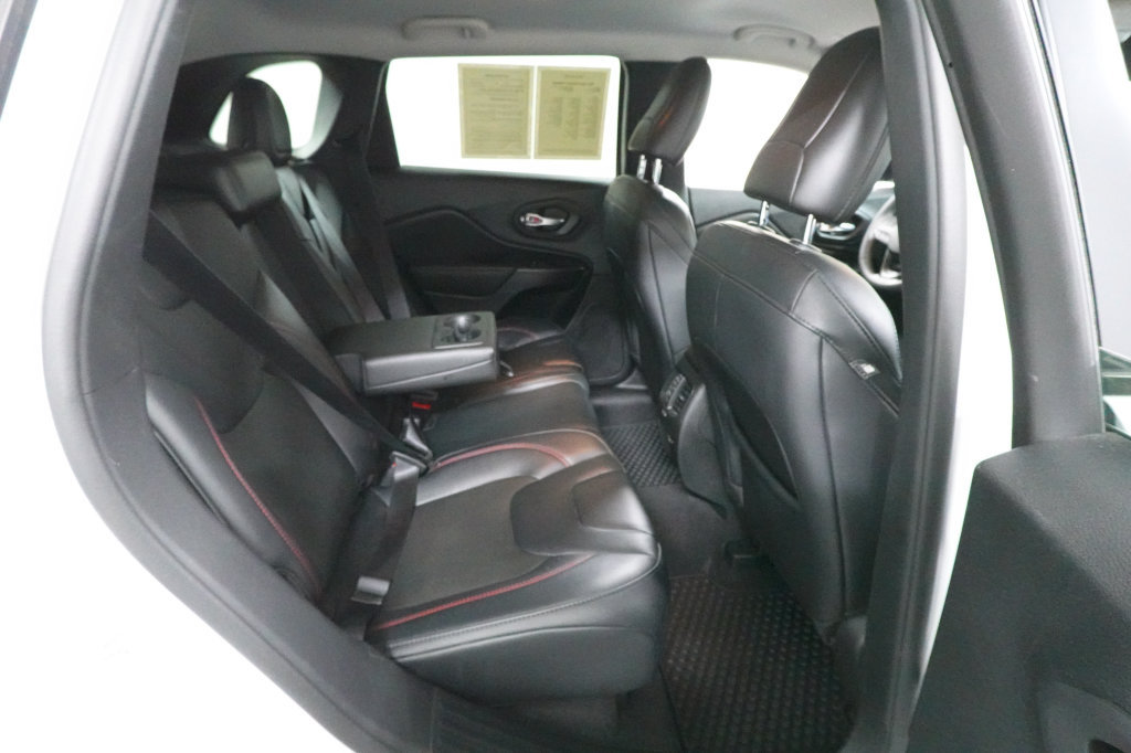 Used 2022 Jeep Cherokee Trailhawk AWD/4WD image 28