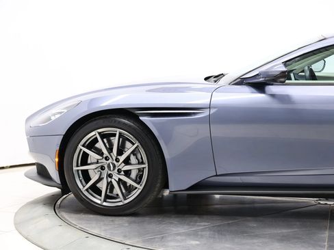 Used 2019 Aston Martin DB11 Coupe RWD image 9
